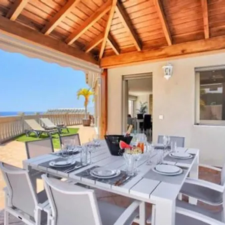 Luxe Happy Holidays & Private Pool Villa *