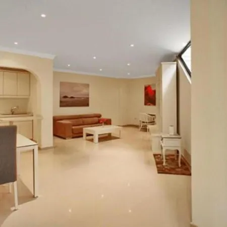 Luxe Happy Holidays & Private Pool Villa *
